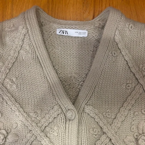 Zara Women's Beige Textured Cardigan - Picture 2 of 5